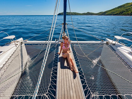 yachting kroatien katamaran frau