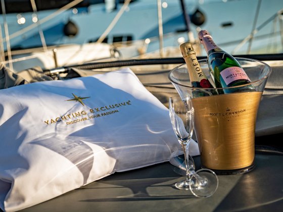 yachting exclusive kroatien kissen champagner