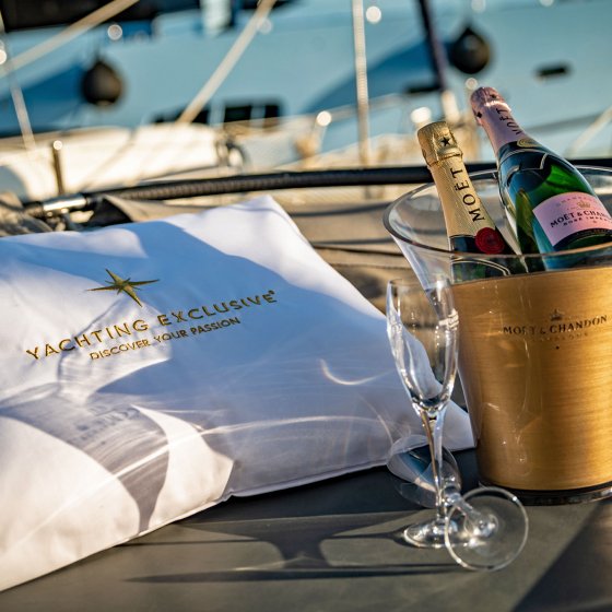 yachting exclusive kroatien kissen champagner