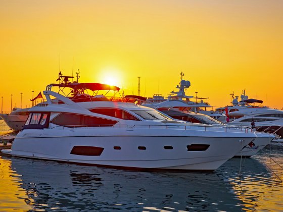 yachting kroatien motoryachten sonnenuntergang
